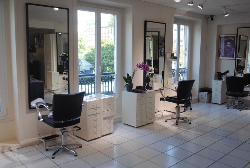 salon-coiffure-CLAVIERS-min_floor-home-office-property-living-room-room-781228-pxhere.com